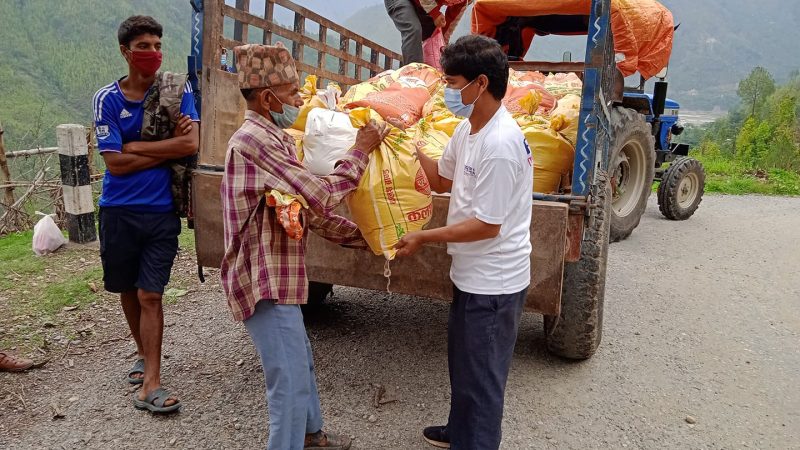 स्टोरीज अफ नेपालद्धारा भेरीका ५० विपन्न परिवारलाइ खाद्य सहयोग