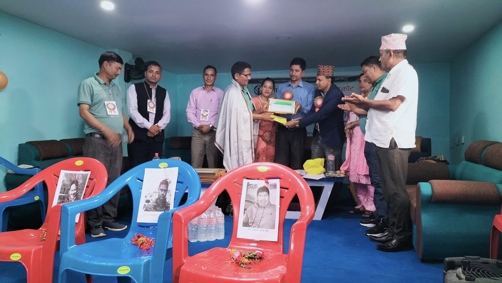 स्वर्गीय रविन्द्र शाह पत्रकारीता पुरस्कारबाट हरि सन्दर्भ पुरस्कृत