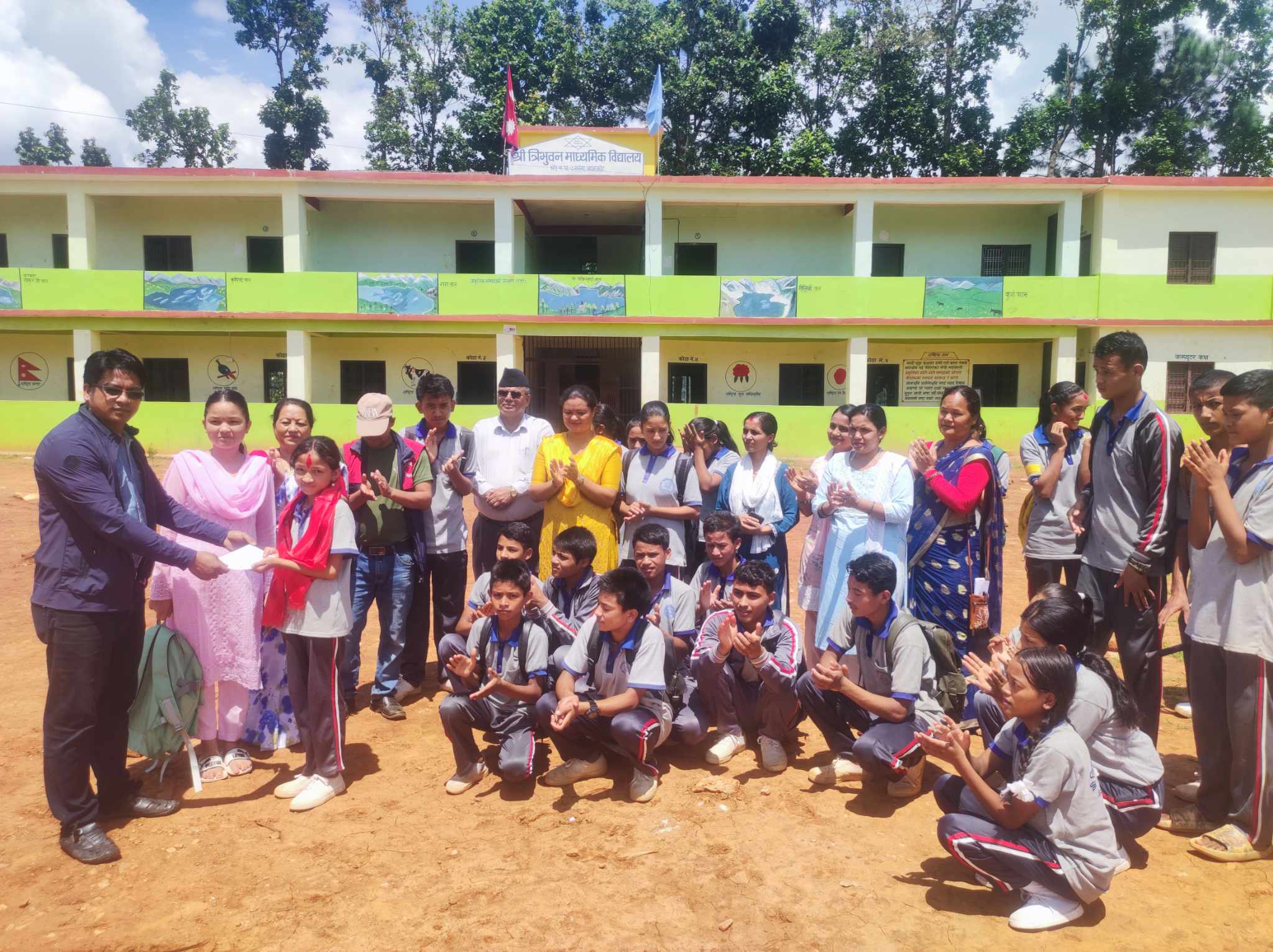 डिप्रोक्स लघुवित्तको छात्रबृत्ति चाँदनीलाई