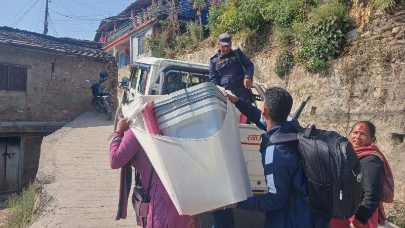 जाजरकोटका सवै मतदान केन्द्रमा पुगे निर्वाचन सामग्री सहित कर्मचारी