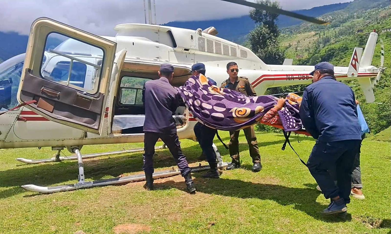 जटिल अवस्थाकी गर्भवतिलाई हेलिकोप्टरबाट उद्धार